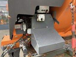 Mitsubishi Fuso Canter Winterdienst Salzstreuer