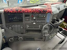 VOLVO FMX-460 8x4 Hiab 26T
