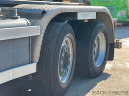 DAF CF 250 VDL-Abrollkipper mit Planenaufbau u. LBW