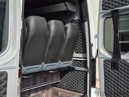 MERCEDES-BENZ 519  Allrad 4 x 4 Lagerfahrzeug Stock 20 Sitzer