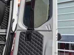 MERCEDES-BENZ 519  Allrad 4 x 4 Lagerfahrzeug Stock 20 Sitzer