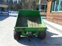 John Deere 6x4 mit E-Kipper