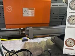 Chen Hsong JetMaster 208-MK6 mit dem Roboter Samfac