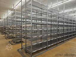 Meta Fachbodenregal mit gelochten Böden