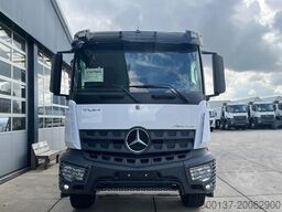 Mercedes-Benz Arocs 3340 6x4 Water Tank Truck