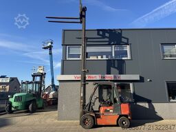 NISSAN UGD02A30PQ Triplo 600 Freelift / Sideshift LPG 2002