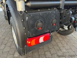 Mercedes Benz Unimog U527