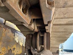 KOMATSU D 65 PX - 18 **Ketten und Laufwerk NEU**