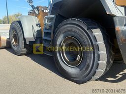 Liebherr L 586 Xpower