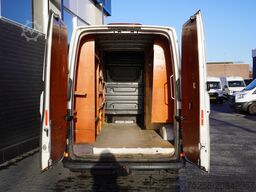 Volkswagen Crafter 2.0 TDI 177PK L3H3 - EURO 6 - Airco - C...