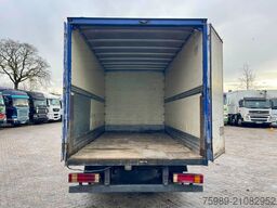 Mercedes-Benz Vario 812D closed box