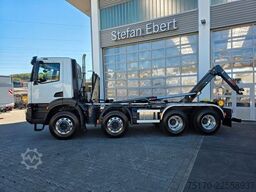 Iveco X-Way AD320X46BZ OFF 8x4 Hiab ULT26S53-W-ITF Alu