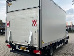JEGGER UNUSED CLOSED BOX + DAUTEL TAILLIFT (750KG)