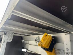 JEGGER UNUSED CLOSED BOX + DAUTEL TAILLIFT (750KG)