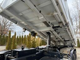 MERCEDES-BENZ AROCS 3548 8x4 Euro 6 Meiller Kipper Bordmatik