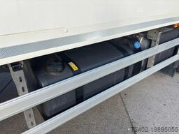 Renault D WIDE 320 6x2/4 / Closed box /  Dhollandia