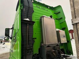 Volvo FH 16 6x2 truck.