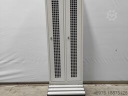 Stahlspind mit Unterbausitzbank ca. 610 x 800 x 2.305 mm