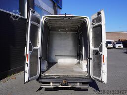 Volkswagen Crafter 2.0 TDI 140PK L3H3 EURO 6 - Airco - Nav...