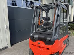 Linde E30L mit teleskopierbaren Zinken