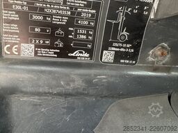 Linde E30L mit teleskopierbaren Zinken