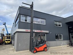 LINDE H18T-03 triplo 545 freelift sideshift 2002 6800uur LPG