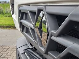 RENAULT D 210 11.9T LIFT SIDE DOOR