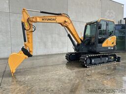 Hyundai R60 VS