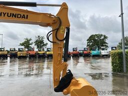 Hyundai R60 VS