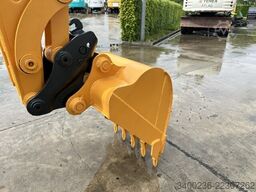 Hyundai R60 VS