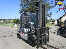 Nissan 3,2 Ton.-Triplex-FH 5,5m + Seitenschieber