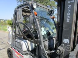 Nissan 3,2 Ton.-Triplex-FH 5,5m + Seitenschieber
