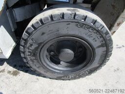 Nissan 3,2 Ton.-Triplex-FH 5,5m + Seitenschieber