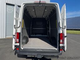 VW Crafter Kasten 35 L4H3 NAV AHK äden