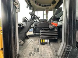 CATERPILLAR 930M Radlader mit Schaufel 2.090 BTH