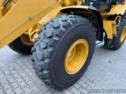 CATERPILLAR 930M Radlader mit Schaufel 2.090 BTH