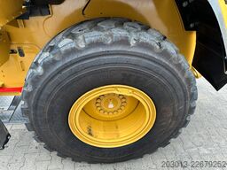 CATERPILLAR 930M Radlader mit Schaufel 2.090 BTH
