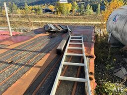 HRD Crane semitrailer.