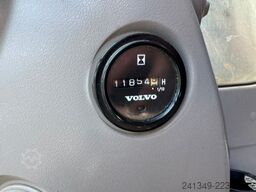 VOLVO ECR235 Oilquick 3x Schaufeln