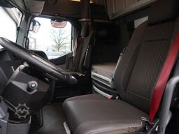 Renault T520 6x2/ RETARDER/ FULL AIR/ HYDRAULICS/ BOOGIE