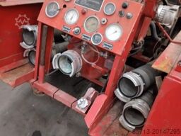 Diversen Occ aanhanger met brandweerpomp + benzinemotor Mot