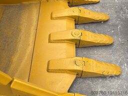 Komatsu PC350 Rock Bucket