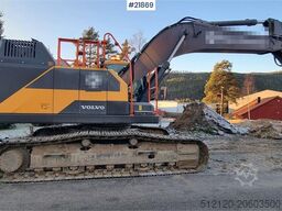 Volvo EC300el excavator w/ Toothed bucket, Sanding bucke