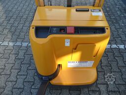 Jungheinrich EJC 212z - neue Batterie - Initialhub (Basishub)