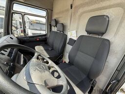 MERCEDES-BENZ VARIO 613 D Kasten 4 m Hochdach*KRAN