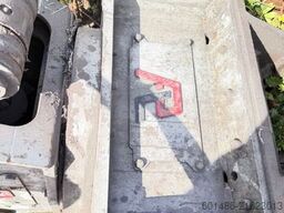 SENNEBOGEN 818 mit Greifer