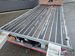 MAN TGL 12.220 / HIAB CRANE / MACHINE TRANSPORT