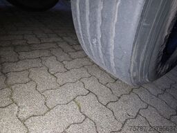 SCHMITZ CARGOBULL City Tiefkühler, 2. Achs drehbar, 3 to Ladebordw