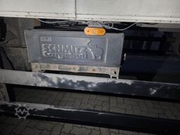 SCHMITZ CARGOBULL City Tiefkühler, 2. Achs drehbar, 3 to Ladebordw