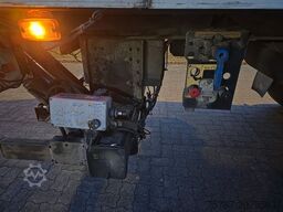 SCHMITZ CARGOBULL City Tiefkühler, 2. Achs drehbar, 3 to Ladebordw